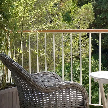 Le Corot Apartment *