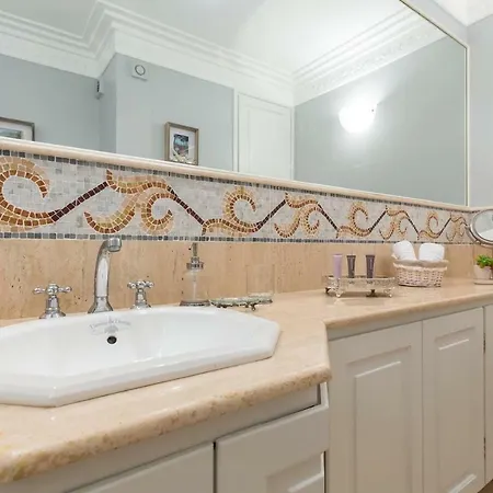 Le Corot Apartment *