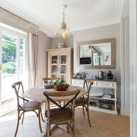 Le Corot Apartment